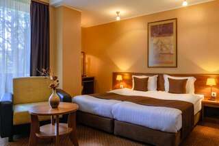 Отель Spa Hotel Calista Старозагорски-Бани Двухместный номер с 2 отдельными кроватями и балконом-2